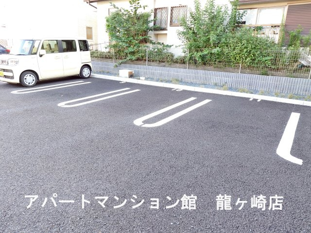シェノンⅣの駐車場