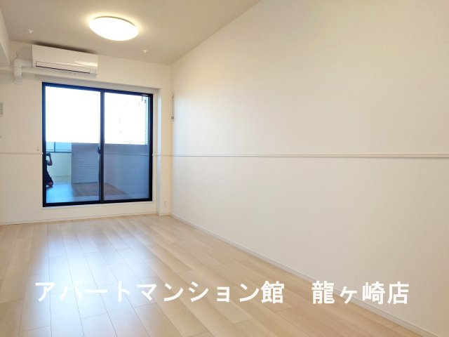 シェノンⅣの居間・リビング