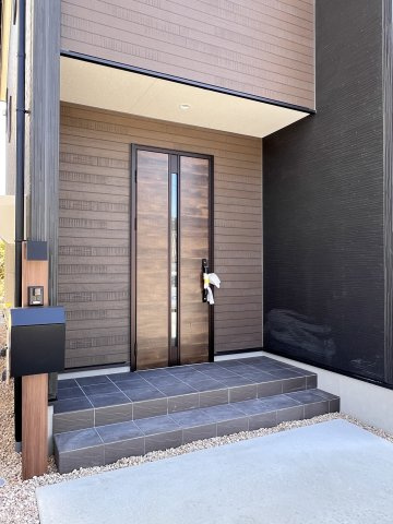 高浜市青木町九丁目　全9棟　9号棟のエントランス