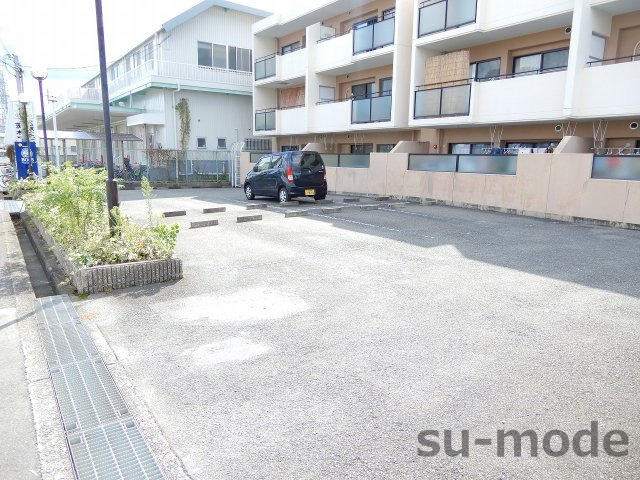 デイグラン茨木の駐車場