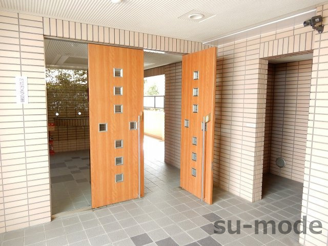 デイグラン茨木の玄関