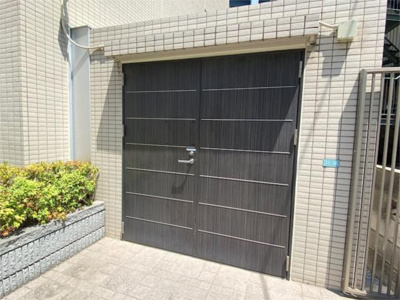 【エントランス】 | リリー・ラ・アルディス | 入居者専用ゴミ庫