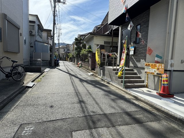 柏市あけぼの２丁目新築戸建【柏第一小学校：6分】の前面道路含む現地写真|南東側前面道路