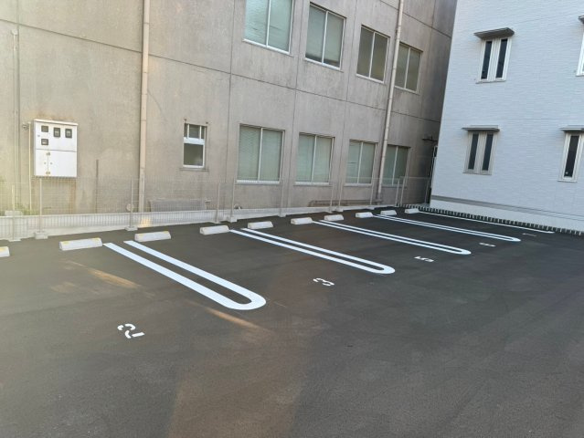 D-ROOM尾崎丁の駐車場