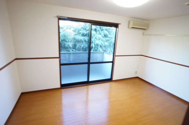 メゾンウイの居間・リビング