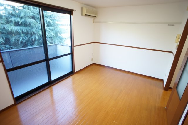 メゾンウイの居間・リビング