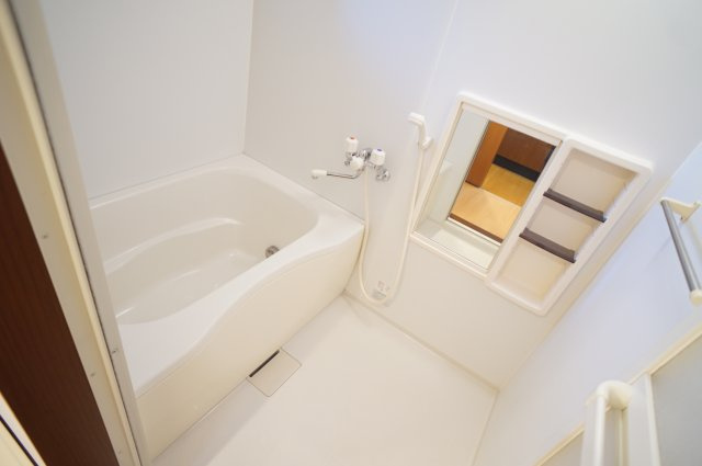 メゾンウイの浴室