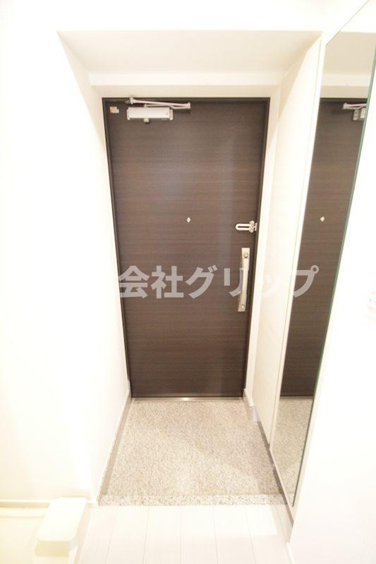 メインステージ横濱東口の玄関
