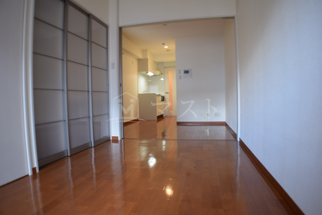 アスリート御堂筋本町の居間・リビング|広々とした室内です。