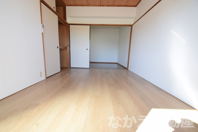 【寝室】 | 個人の部屋や寝室として使える洋室です