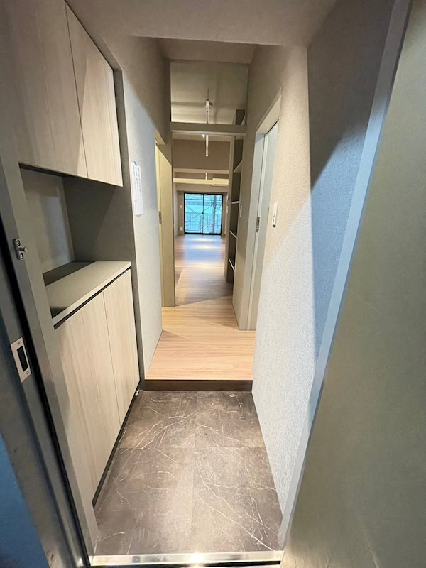 Zonna神戸磯上通の玄関