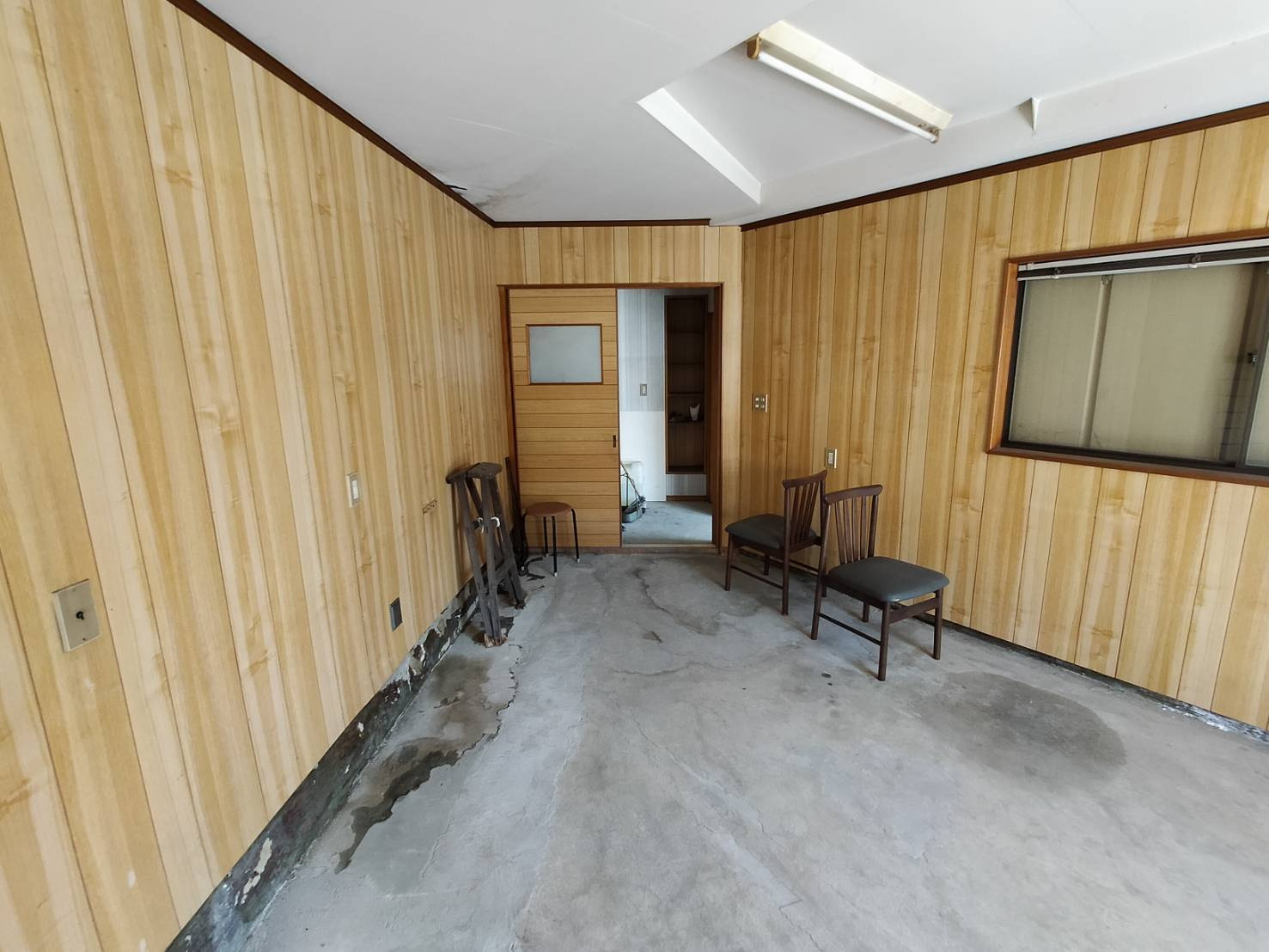 寺島町事務所の内装