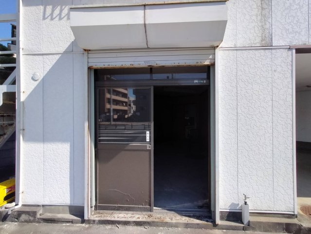 寺島町事務所の玄関