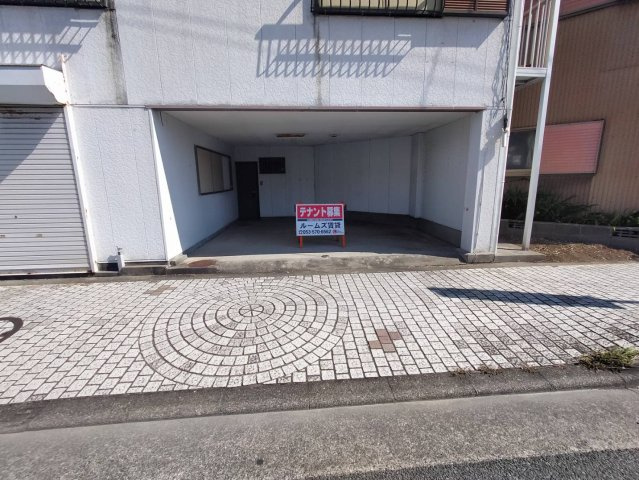 寺島町事務所の駐車場