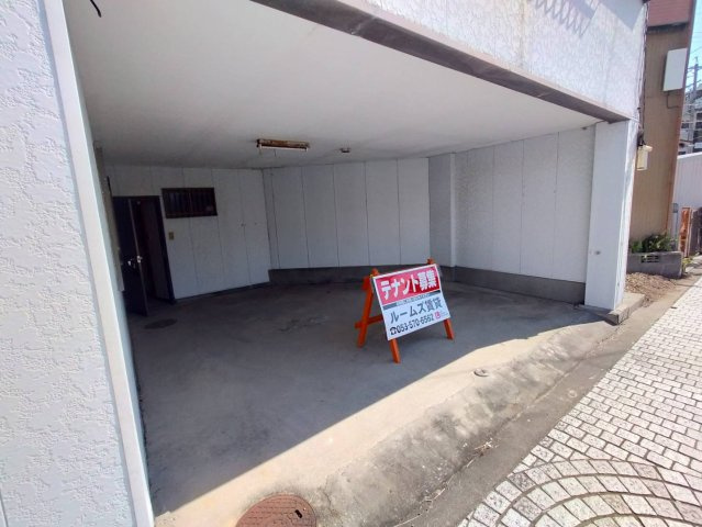 寺島町事務所の駐車場