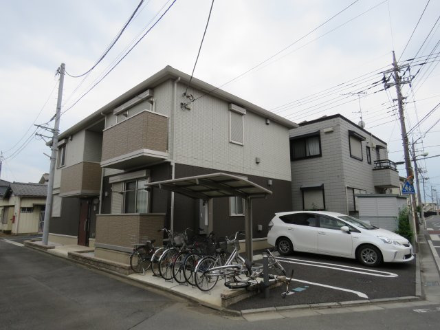 レフィナードの駐車場