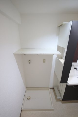【設備】 | アンビエント金剛東 | 室内洗濯機置き場