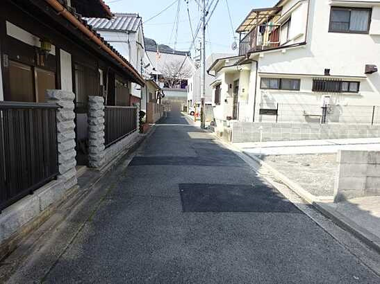 【前面道路含む現地写真】