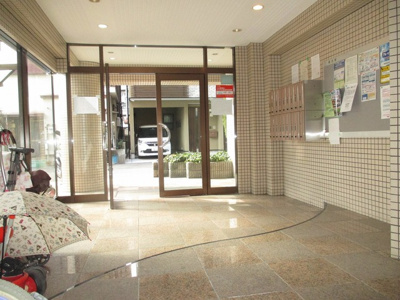 【エントランス】 | マンションシャルム | キレイなエントランスロビーです