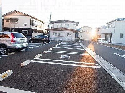 ラ　ルーチェの駐車場