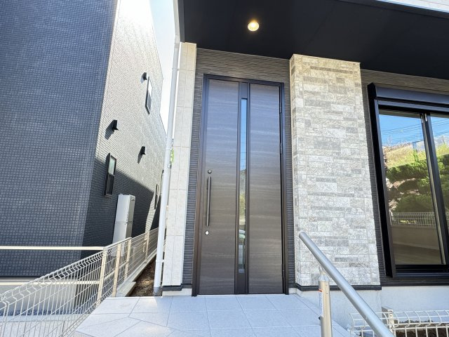 松戸市日暮新築戸建【松飛台小学校：2分】のエントランス|エントランス・玄関ポーチ