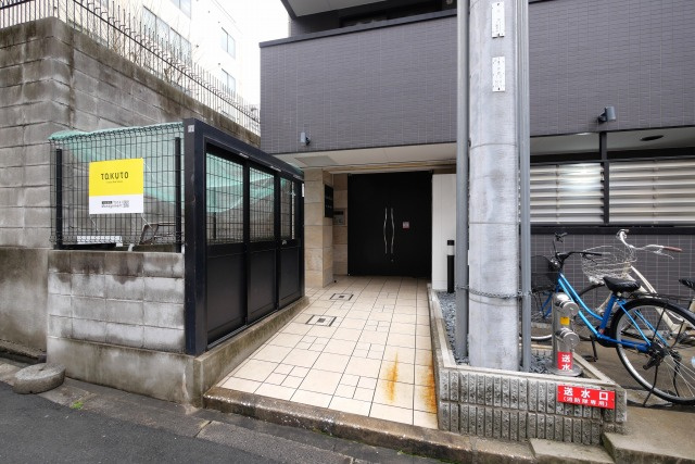 UresidenceUESHIOのエントランス