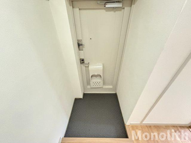 鶴山台25号棟の玄関