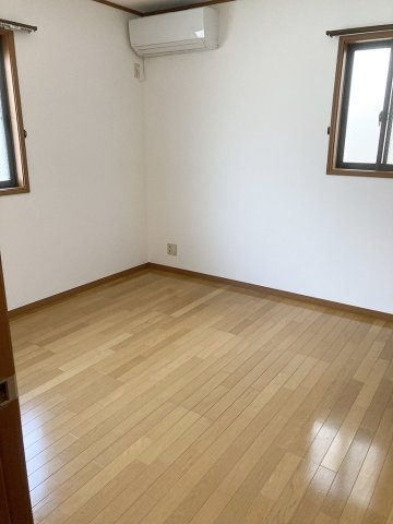 【内装】 | ランブイエ | 2階東側　約6帖