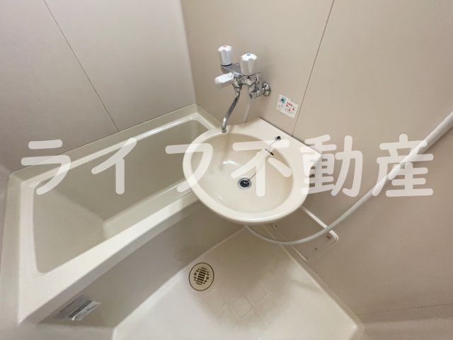 ニシシンヴィレッジの独立洗面台|朝の支度にも助かる、独立の洗髪洗面化粧台