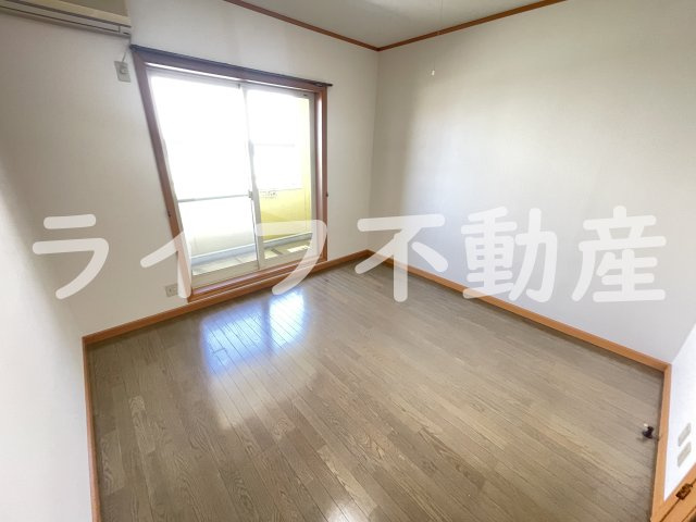 ニシシンヴィレッジの内装|明るい室内です