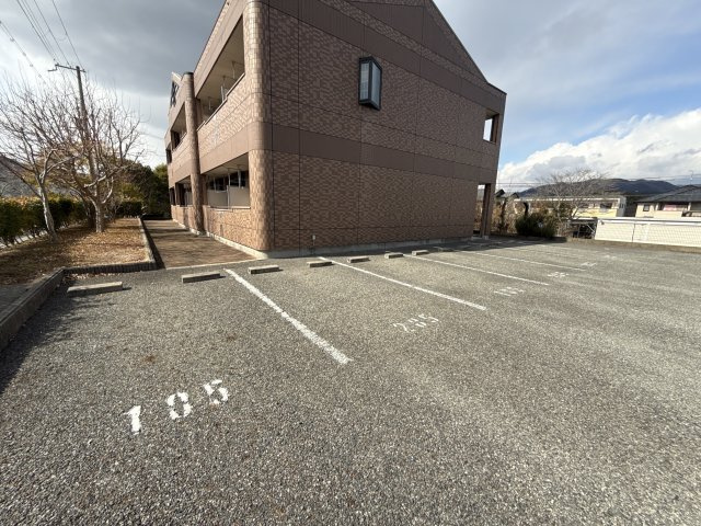 メイプル・パラーシオの駐車場