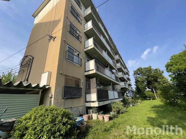 鶴山台7号棟の外観