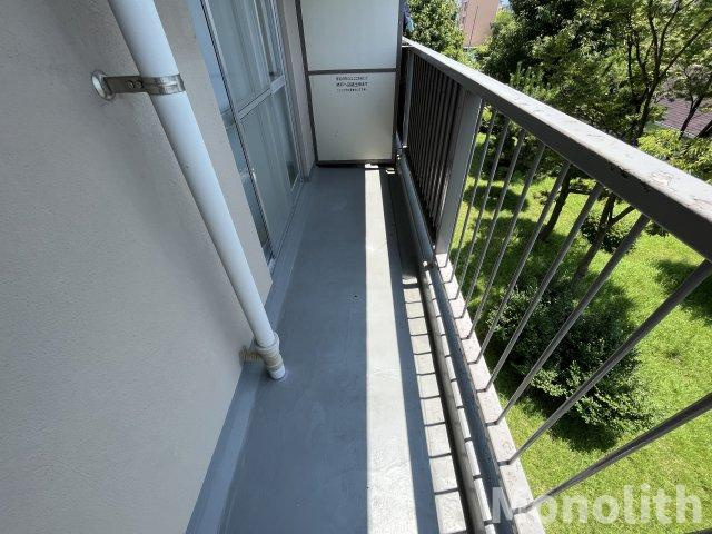 鶴山台7号棟のバルコニー