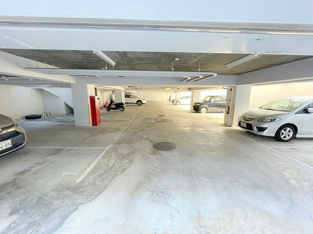 ビラ小松の駐車場