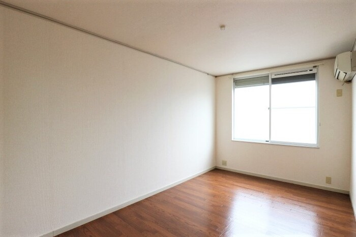 グリーンプラザ Bの居間・リビング|洋室