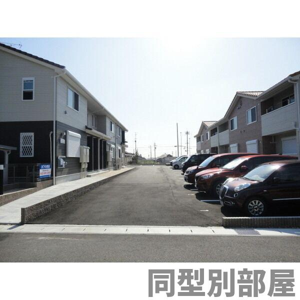 リーブルGrandisⅠの駐車場