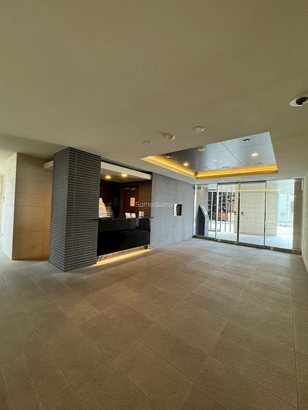 大阪市西区九条南３丁目の賃貸マンションのエントランス