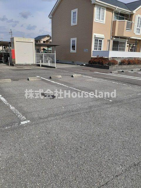 ラシーヌ　シバナカの駐車場