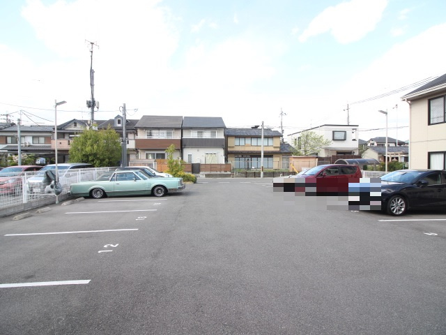 ペルル寺門の駐車場