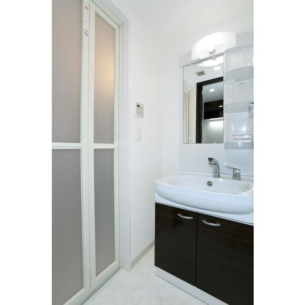 エステムコート名古屋黒川シャルマンの洗面所|ゆったりとスペースのある洗面所