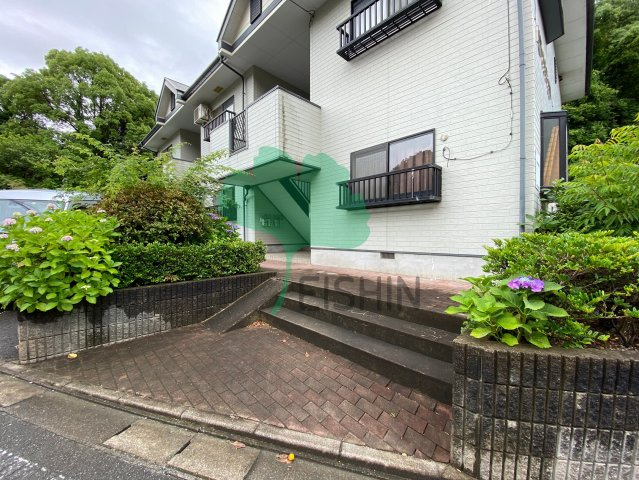 ドミールシティ金隈のエントランス