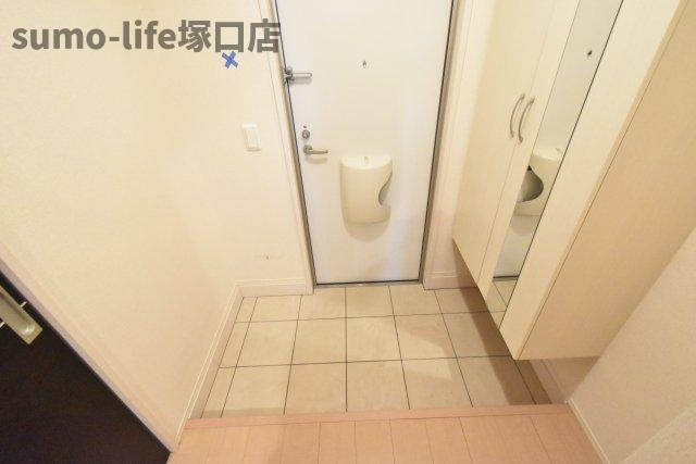 アルモニーアＦの玄関