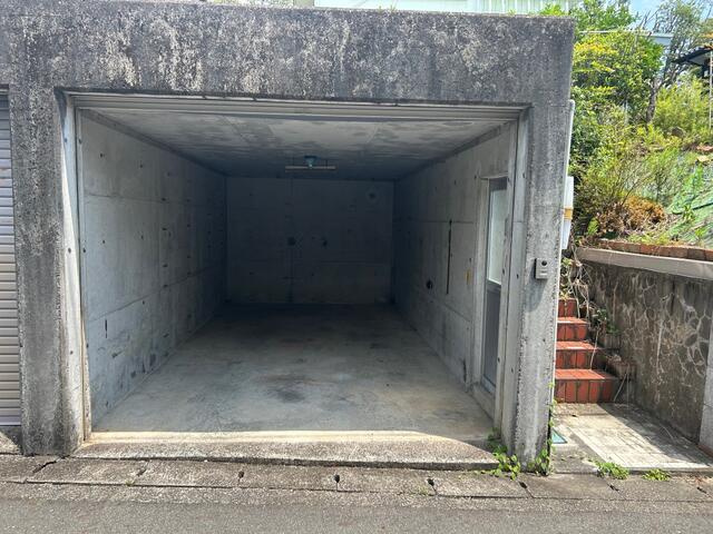 西脇市野村町　戸建の駐車場