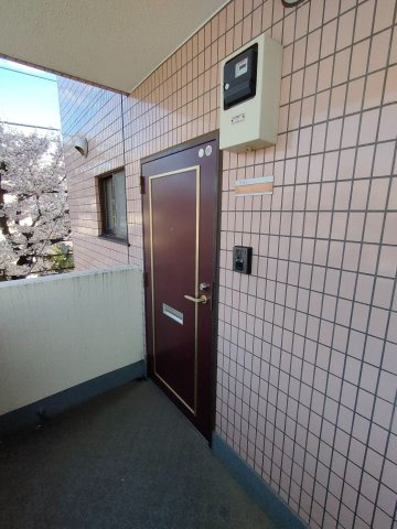 ウイングヒル・Mの玄関