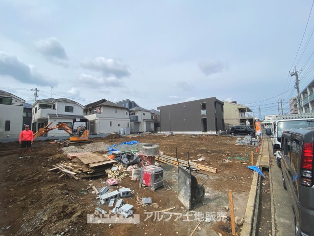 日野市神明1丁目新築戸建5棟の前面道路含む現地写真|【outward appearance】
◆外観◆外壁のサイディングは軽量化で高い耐震性を発揮、加えて外壁に付着した汚れを雨でクリーニング。防汚でお手入れいらずで大変重宝します。