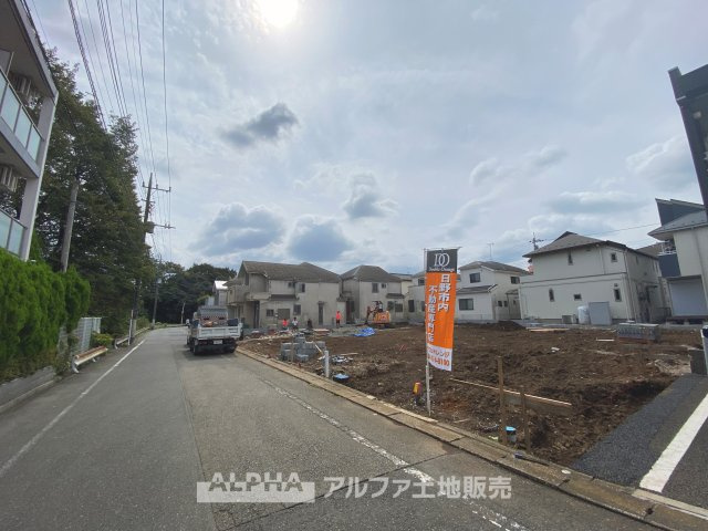 日野市神明1丁目新築戸建5棟の前面道路含む現地写真|【現地からの眺望】
◆シチュエーション◆窓をあけると、目に飛び込むのは緑と光の風光明媚な景色。僕の目に映るは、ここで家族と会話をワイワイガヤガヤ楽しんでいるシチュエーション。