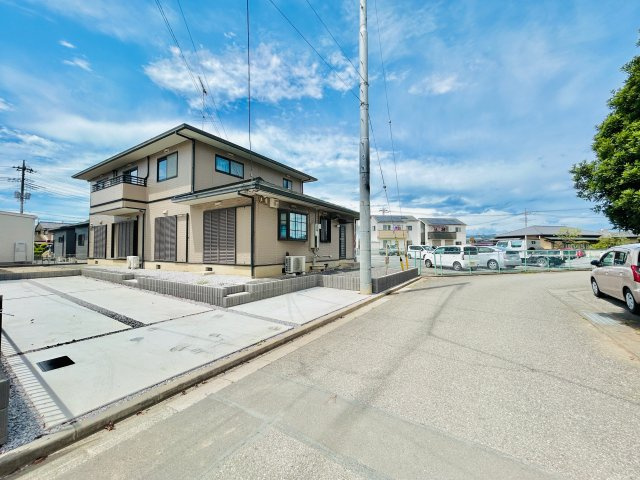 太田市台之郷町の前面道路含む現地写真|閑静な住宅街で出入りも安心♪