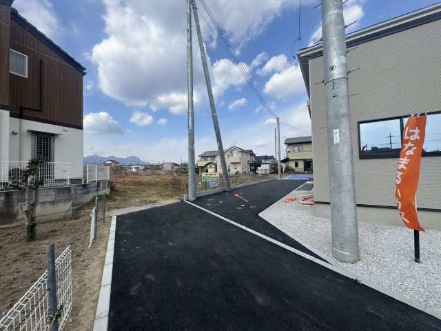 新築　前橋市総社町植野1期　2号棟の前面道路含む現地写真|南側接道幅員約4ｍ