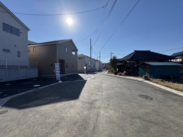 柏市塚崎新築戸建（塚崎第15）の前面道路含む現地写真|西側前面道路・幅員約5ｍ