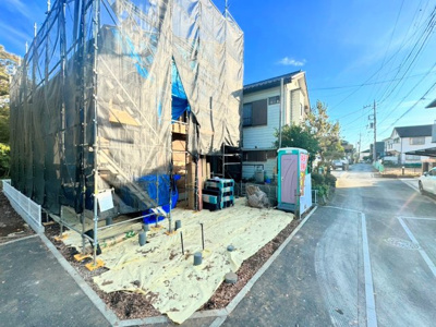 【外観】 | ◆高津区北野川新築住宅◆ | ◆堂々たる趣ながら、主張し過ぎずどこか余裕を感じさせるシャープなフォルムで佇む邸宅は、晴天の空と照らし合わせる事で、本来あるべき完成形の姿を見せてくれます。